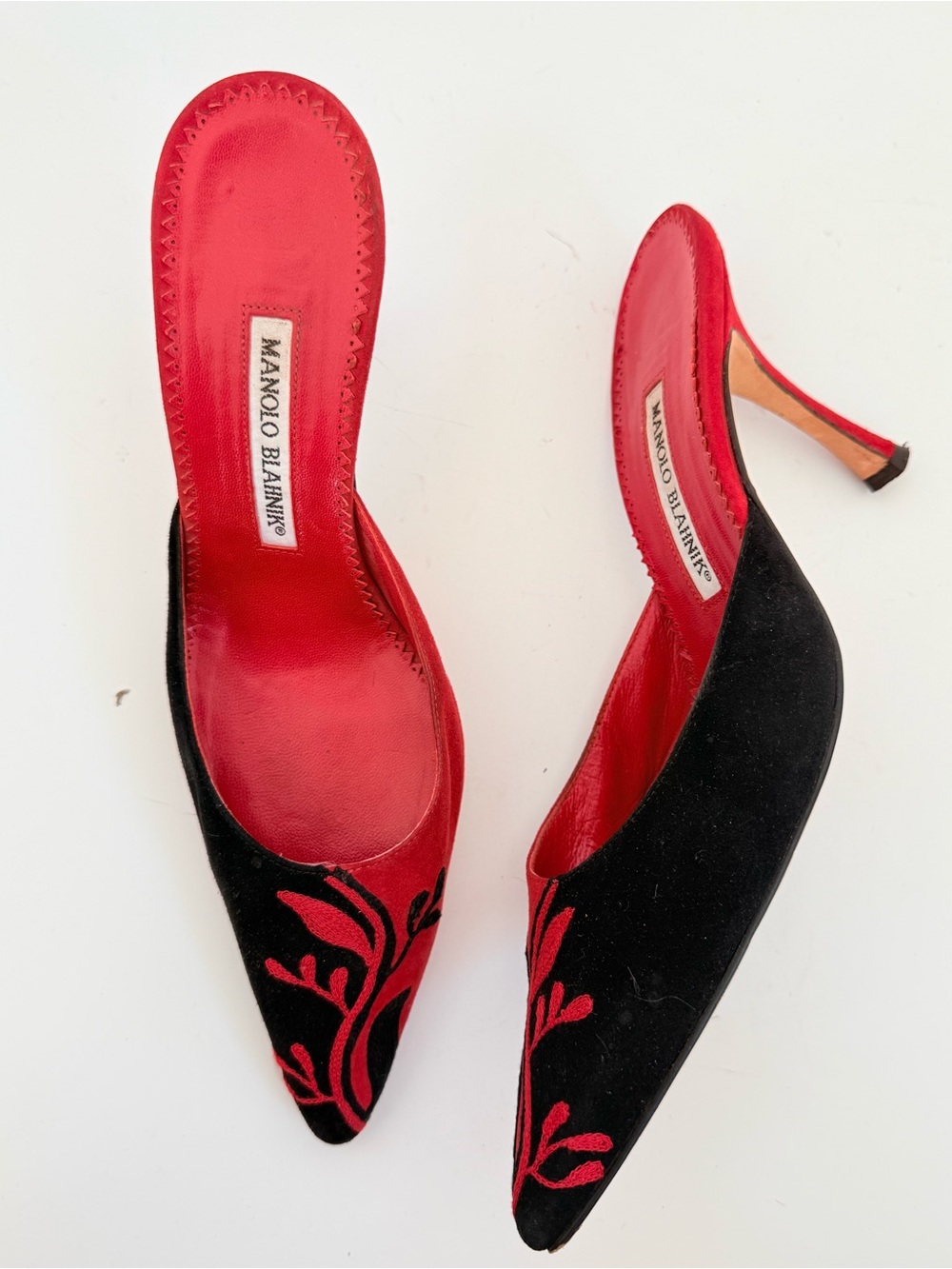 Vintage Manolo Blahnik 2004 Embroidered Suede Pointed Toe Mules 37.5 Black Red